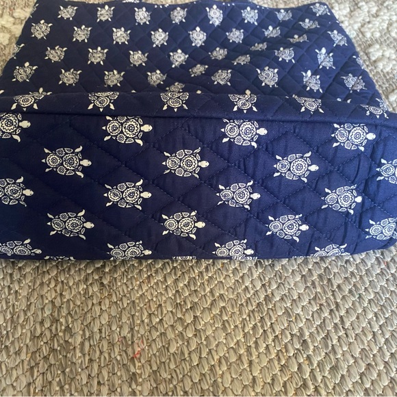 NWT Vera Bradley navy blue and white turtle quilted tote bag. - Picture 6 of 7
